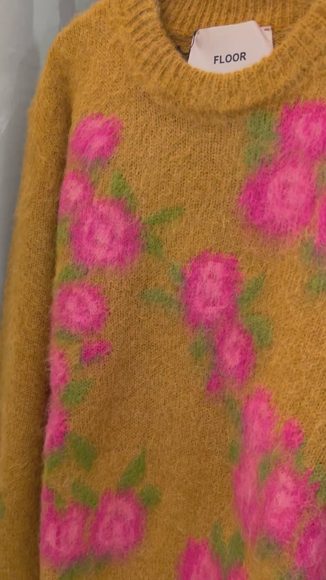 Floor pullover
